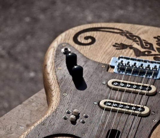 handmade-guitars-lizard