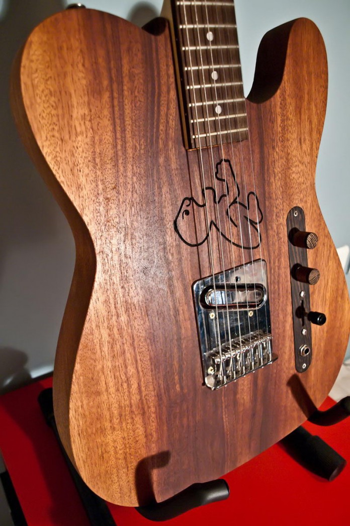 handmade-guitars-PC111163