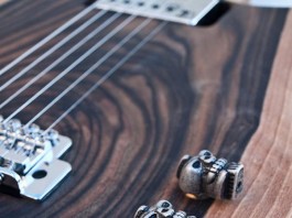 handmade-guitars-skull4